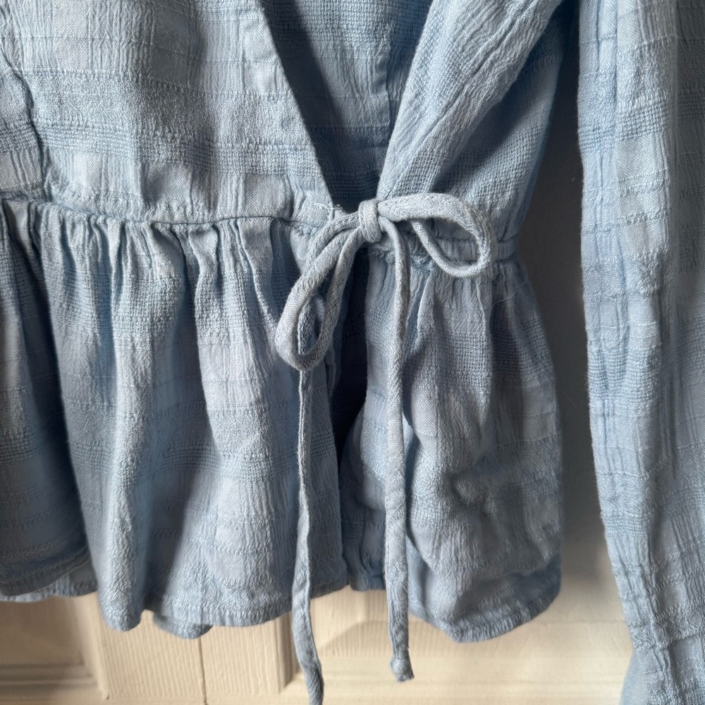 American eagle outfitters blue long sleeve blouse - Picture 2 of 4
